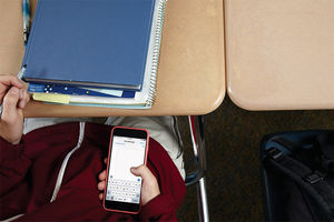 آیا تلفن همراه دانش آموزان را کندذهن‌ کرده است؟