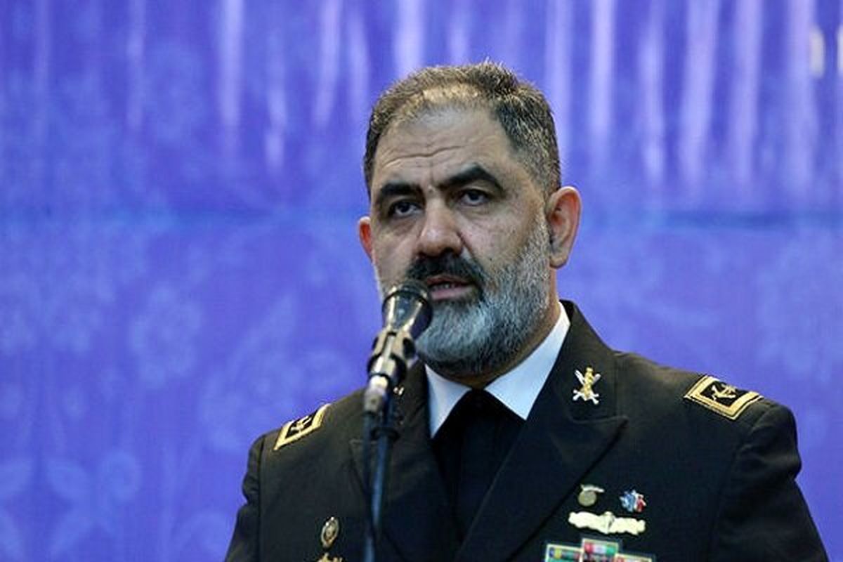 دریادار ایرانی: دشمن متجاوز را در دریاها غرق خواهیم کرد