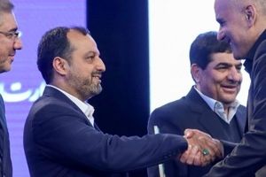 "انتخاب" نشان پیشتاز اقتصاد ایران را از معاون اول رییس جمهور دریافت کرد
