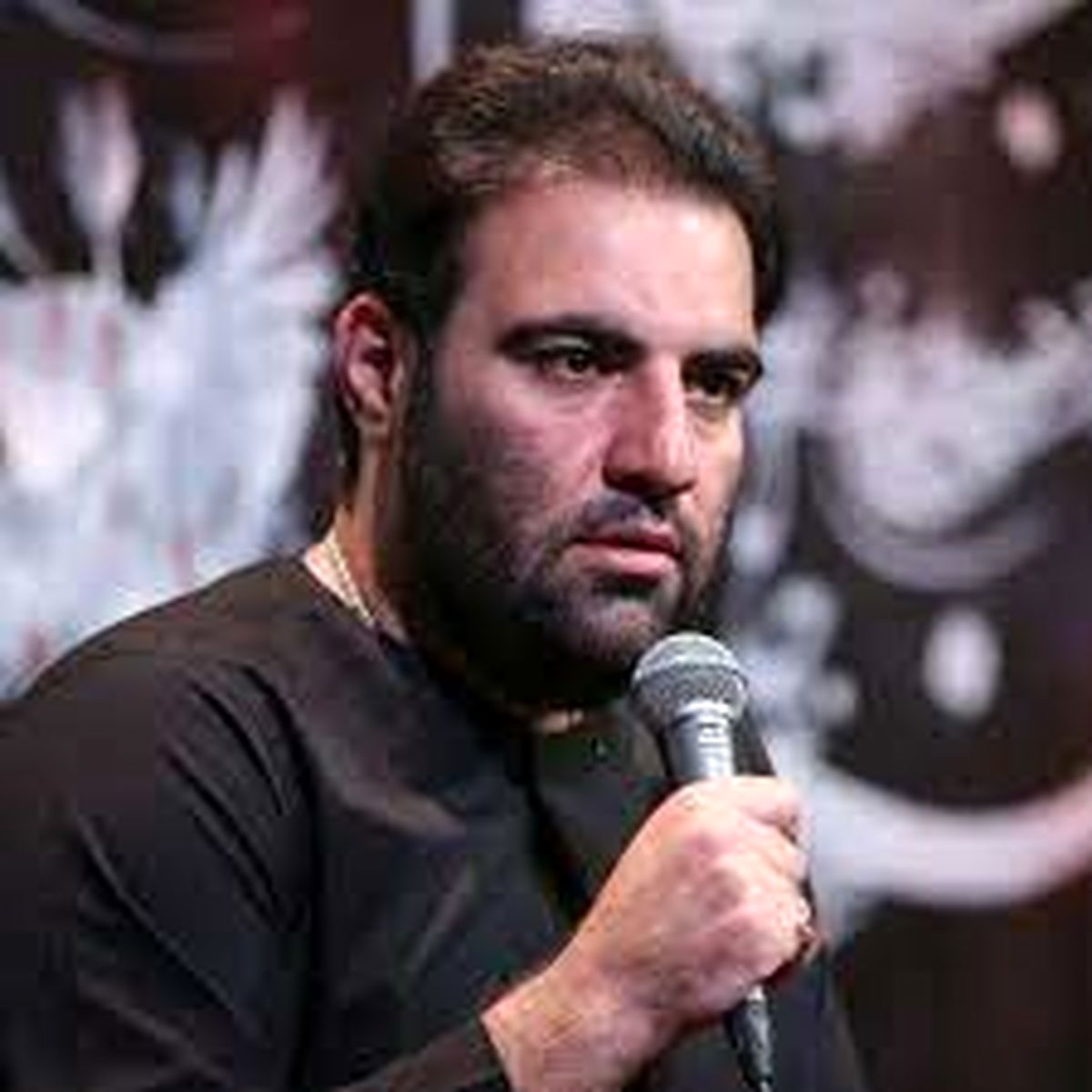 لباس جنجالی و حاشیه ساز مداح مطرح/ عکس