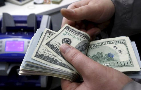 چرا با وجود جنگ دلار مثل فروردین ماه به بالای ۱۰۰ هزار تومان نرسید؟/ ویدئو