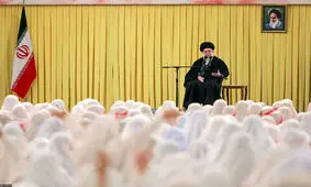 رهبر انقلاب انگشترش را در جشن تکلیف به چه کسی هدیه داد؟