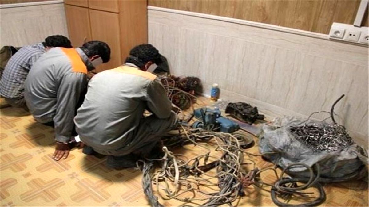 سارقان کابل های برق در بجنورد دستگیر شدند