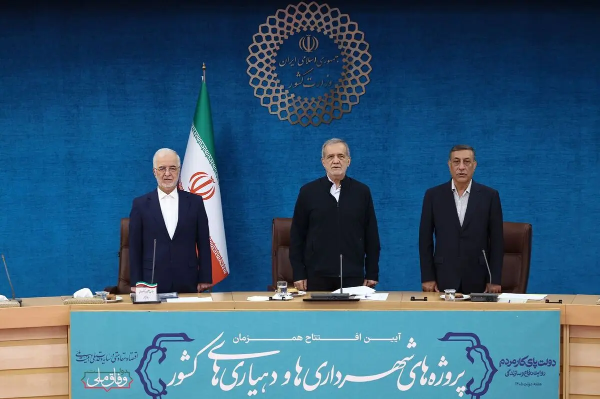 پزشکیان: از جنگ استقبال نمی‌کنیم، اما در برابر هر متجاوزی با قدرت خواهیم ایستاد/ اگر لازم شد برق دولت را قطع کنید، اما برق صنایع نباید قطع شود