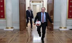 پوتین کرملین را زمین فوتبال کرد!/ ویدئو

