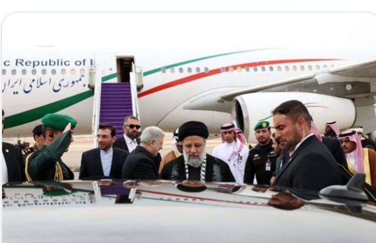 رئیسی وارد ریاض شد/ او چفیه فلسطینی بر گردن داشت/ ویدئو