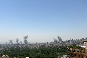 صدای انفجار شدید در تهران/ برق بخشهایی از شمال تهران و پخش مصاحبه زنده شبکه خبر بر اثر حمله قطع شد/ اصابت موشک در نزدیکی میدان ونک/ پایگاه نظامی در شهرری مورد حمله اسرائیل قرار گرفت/ ویدئو