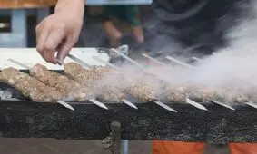 اتفاقی جالب در خرم‌آباد؛ دود کباب شهر را فرا گرفت/ ویدئو