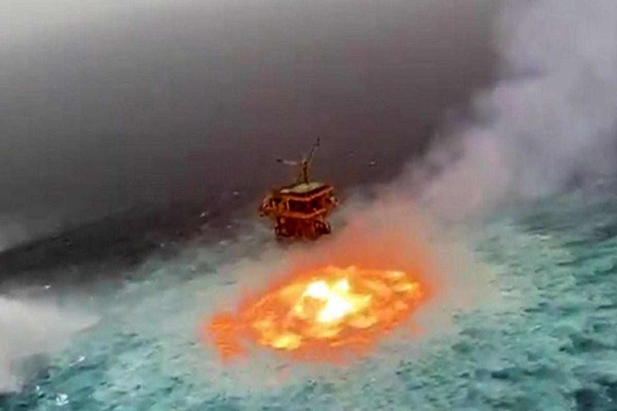 انفجار در خط لوله گاز در دریاچه لری آمریکا/ ویدئو