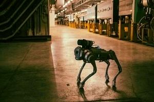 پرسه‌زنی سگ رباتیک در بزرگ‌ترین آزمایشگاه فیزیک ذرات جهان/ تصویر