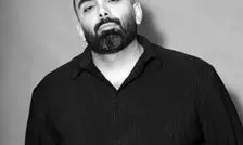 خواننده حکومتی کیست؟ / مسعود صادقلو پاسخ می‌دهد/ ویدئو