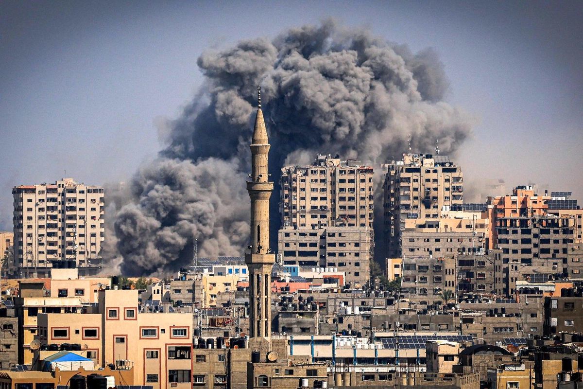پاسخ روزنامه اصولگرا به این سوال که چرا نظامیان ایرانی در سوریه وارد جنگ شدند اما برای غزه نه؟