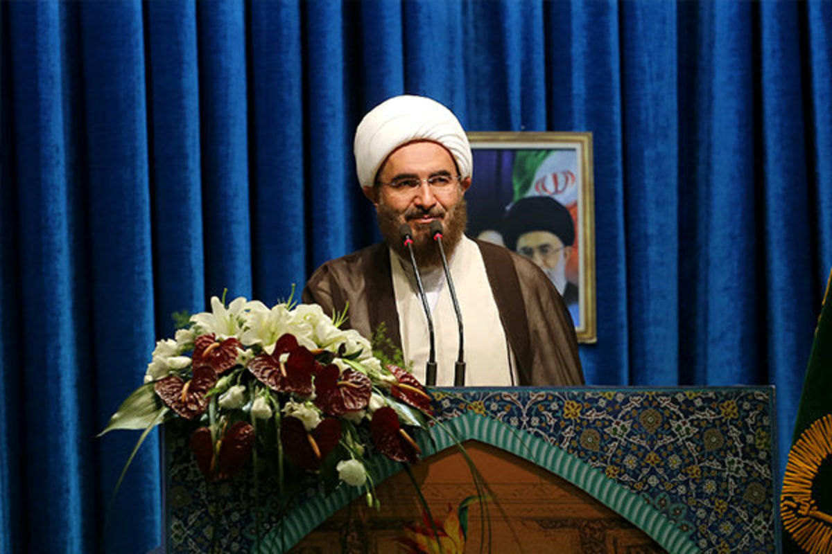 امامان جمعه در سختترین وضعیت زندگی میکنند و با سیلی صورت خود را سرخ نگه می دارند