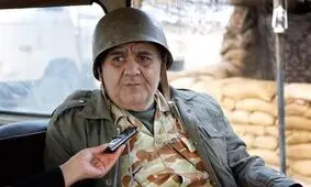 پشت‌پرده دستمزد اکبر عبدی در «اخراجی‌ها» و «رسوایی»؛ محمدرضا شریفی‌نیا با چانه‌زنی میلیون‌ها تومان را کم کرد/ ویدئو