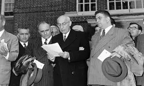 سفر در زمان؛ «دکتر مصدق در کودکی و در کنار اقوام مشهورش»؛ دهه 1270