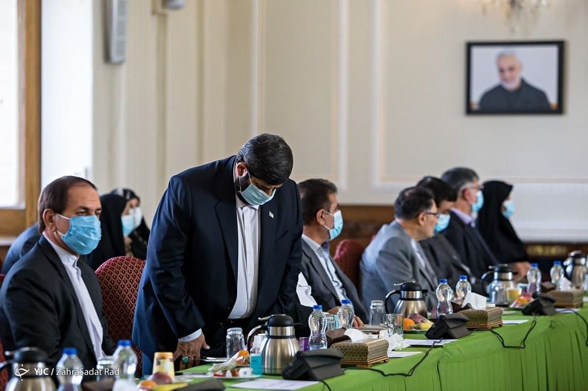 بهجز نماینده سیلیزننده، گویا نماینده نمازگزار مجلس انقلابی هم دروغ میگوید