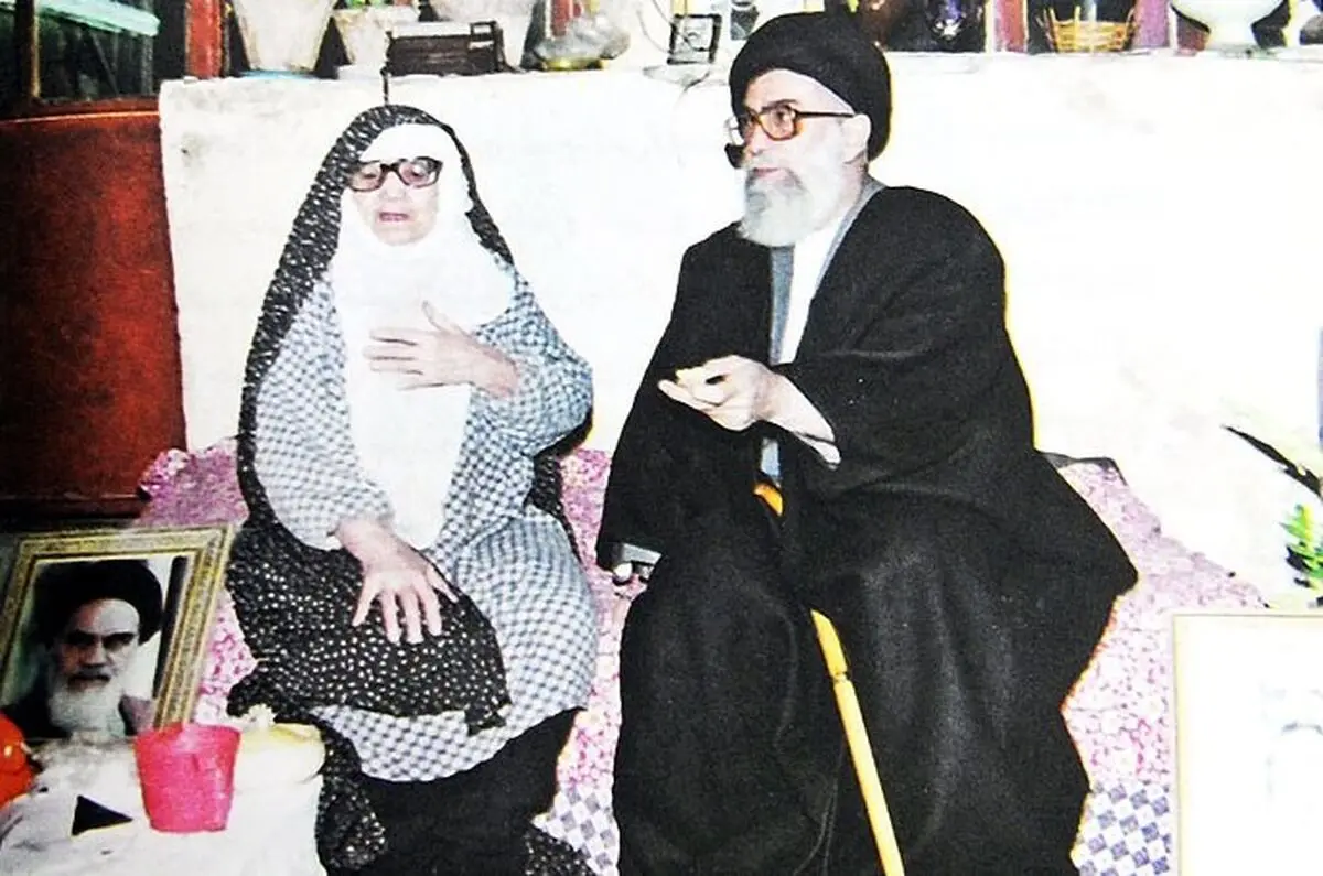  توصیف احساسی و عاشقانه رهبر شهید انقلاب از مادرشان: مادرم یک خانم باسواد و حافظ‌شناس بود/ ویدئو