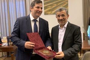  دکترای افتخاری به احمدی نژاد در مجارستان، مزد سکوت او در برابر جنایات در غزه است؟/  نتانیاهو نیز 2 ماه پیش از همین دانشگاه، دکترای افتخاری دریافت کرد