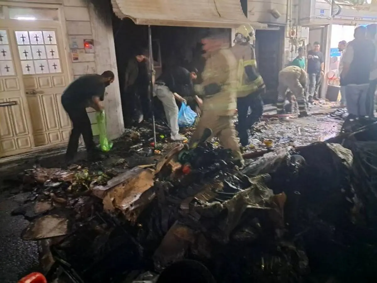 نجات معجزه‌آسای دو نفر از آتش‌سوزی انبار سیسمونی
