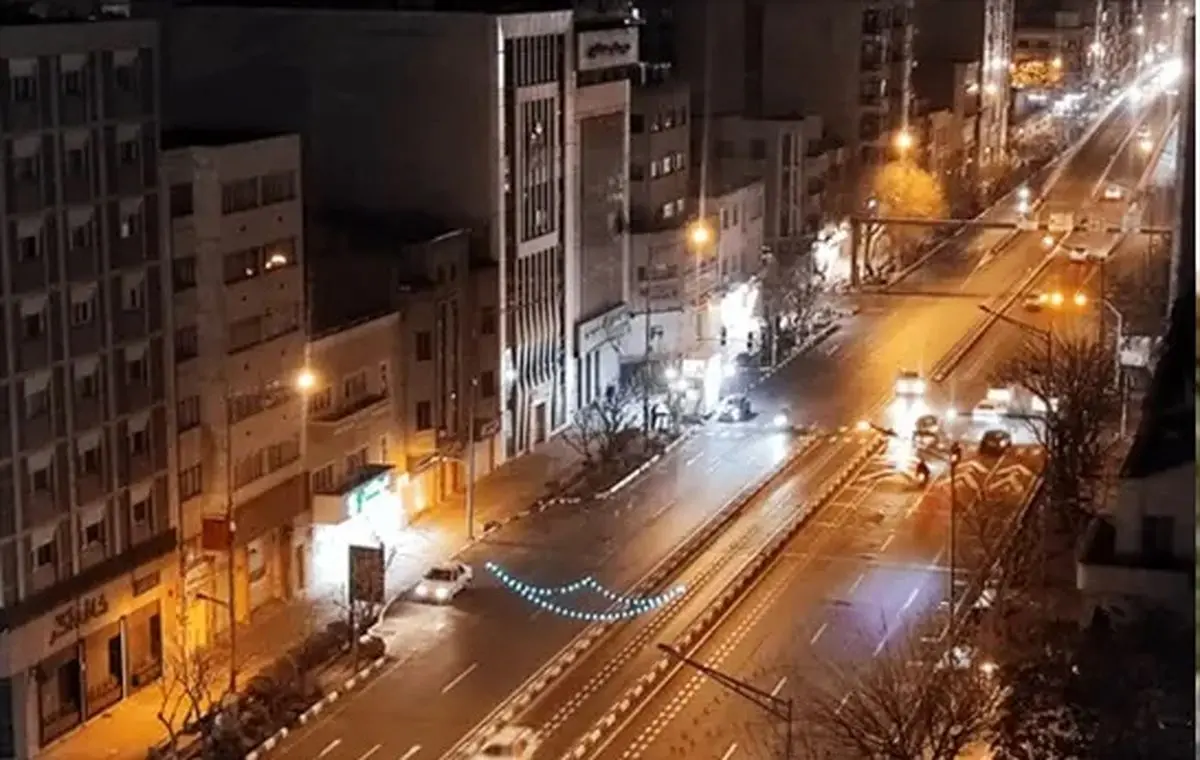 روزنامه اعتماد: در بالکن خانه‌ها صدای شعار می‌آید/ «خدا کنه زود/ بره زمستون/ بهار دوباره/ بیاد با سبزه/ رودای پرآب/ لبای خندون»