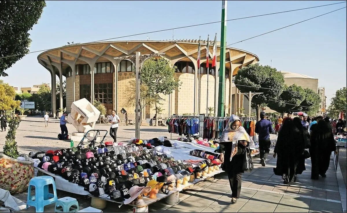 دستفروشی دور تئاتر شهر ممنوع است