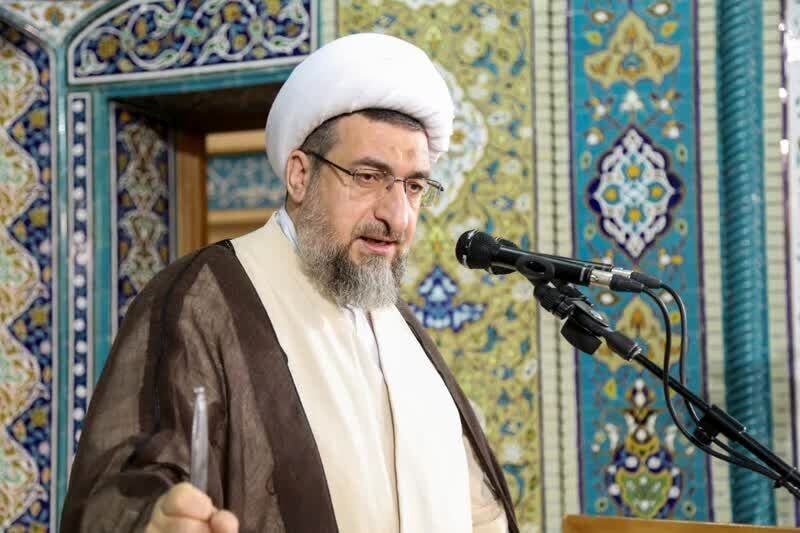 عصبانیت یک امام جمعه از مذاکره با آمریکا/ مردک هنوز سرکار نیامده برای دنیا خط و نشان می‌کشد/ ایران با موشک هایی که دارد از آمریکا بترسد؟