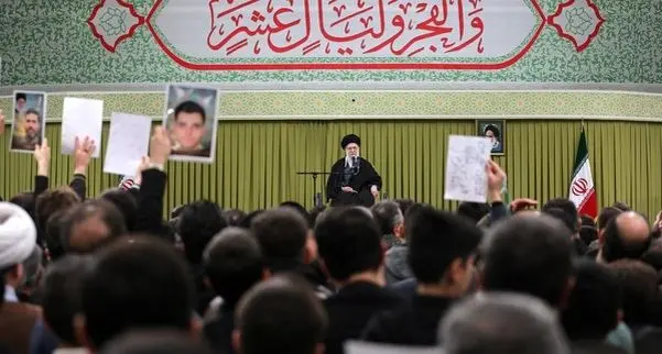 رهبر انقلاب: اگر جنگی راه بیندازند این بار جنگ منطقه‌ای خواهد بود/ ما شروع‌کننده نیستیم و نمی‌خواهیم به کشوری حمله کنیم اما ملت ایران در مقابل کسی که حمله و اذیت کند، مشت محکمی به او خواهد زد/ فتنه اخیر شبیه کودتا بود