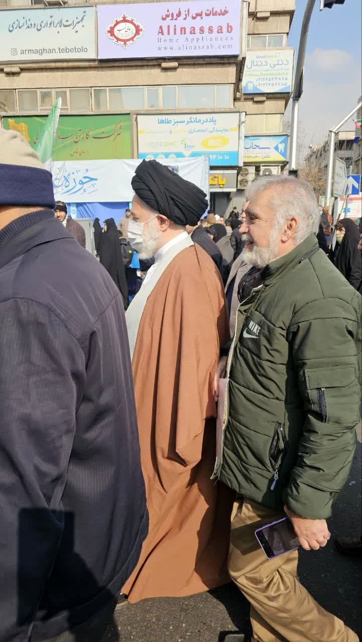 تصویری از حضور سیدمصطفی خامنه‌ای، فرزند ارشد رهبر انقلاب در راهپیمایی امروز