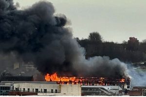 آتش‌سوزی مهیب در مرکز «لیورپول» در انگلیس/ ویدئو