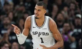 آدم فضایی، اسپرز را فینالیست NBA کرد
