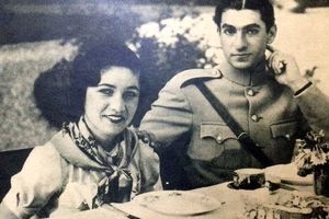   عکس زیرخاکی از محمدرضا پهلوی و همه زنان و دختران دربار 