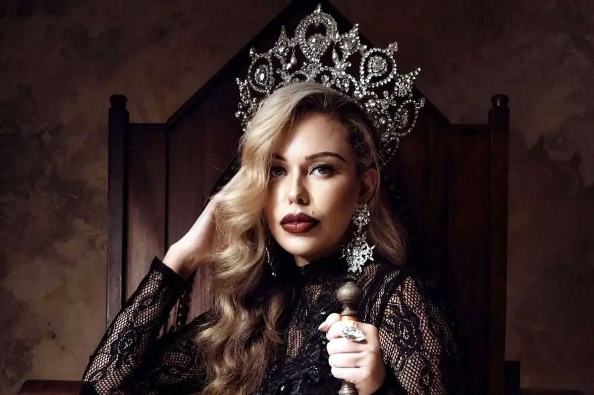 انفجار نارنجک در اتاق خواب ملکه زیبایی/ زنی با اسلحه زیبایی 