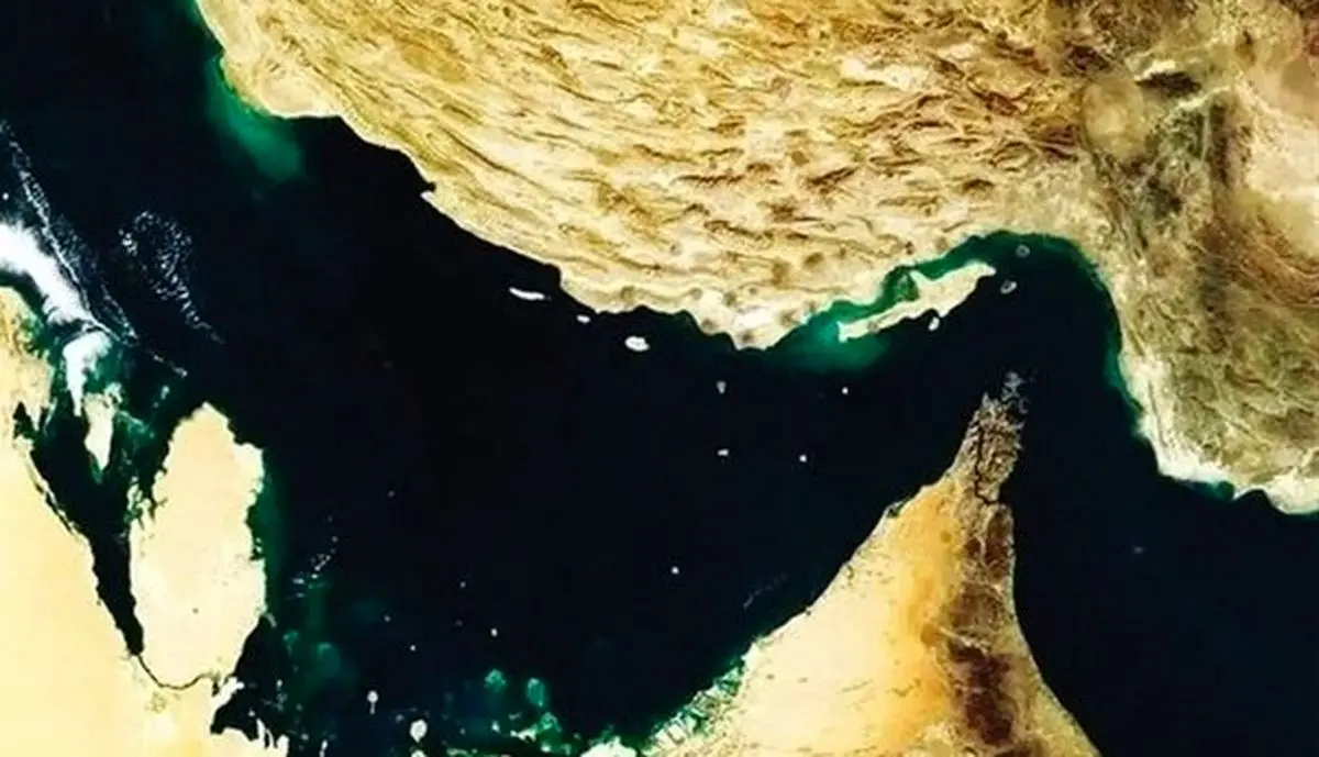 ناوشکن آمریکایی با هشدار قاطع ایران از تنگهٔ هرمز بازگشت

