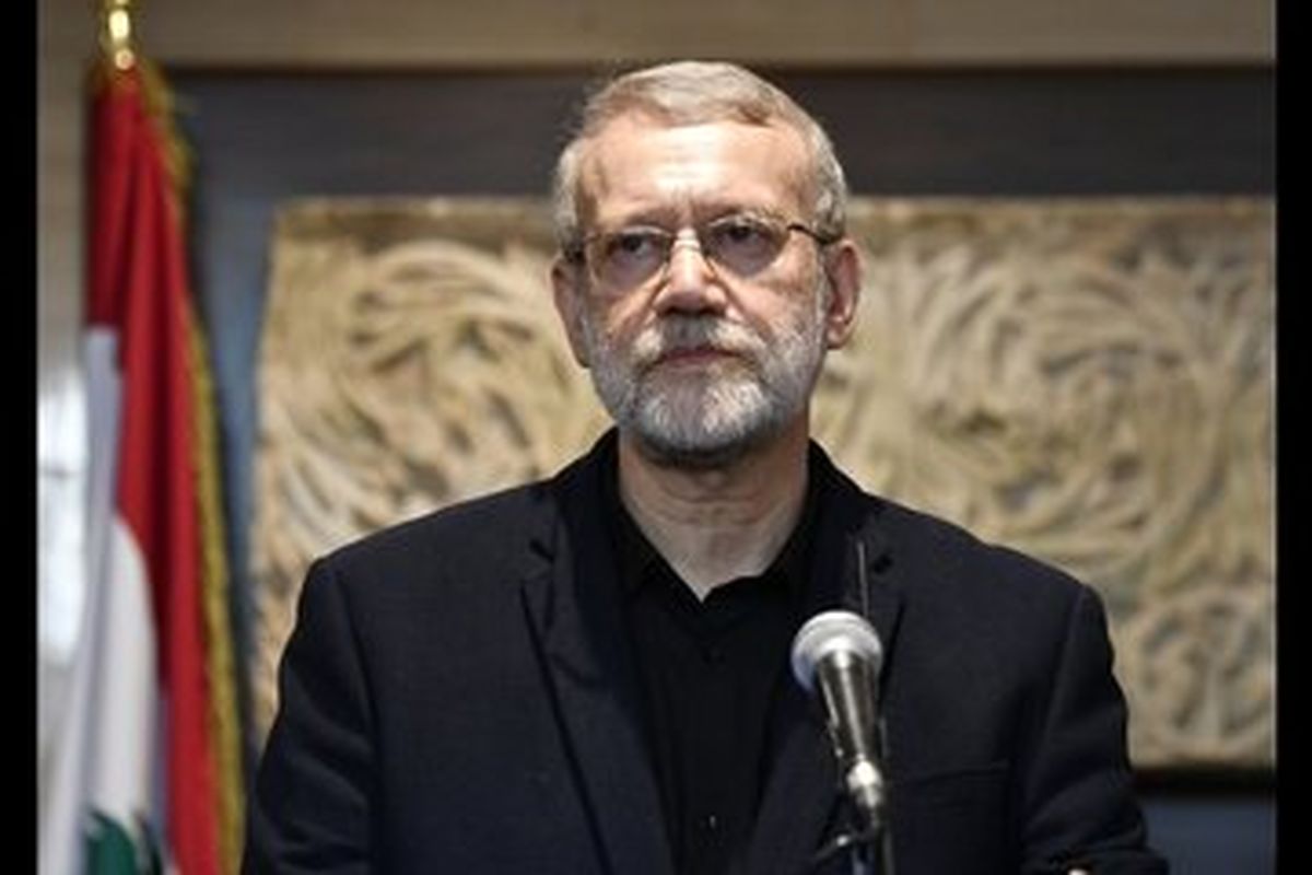لاریجانی: ما از حماس که مقاومت سنی است و حزب الله که مقاومت شیعه است دفاع میکنیم یعنی موضع ما طایفه ای نیست