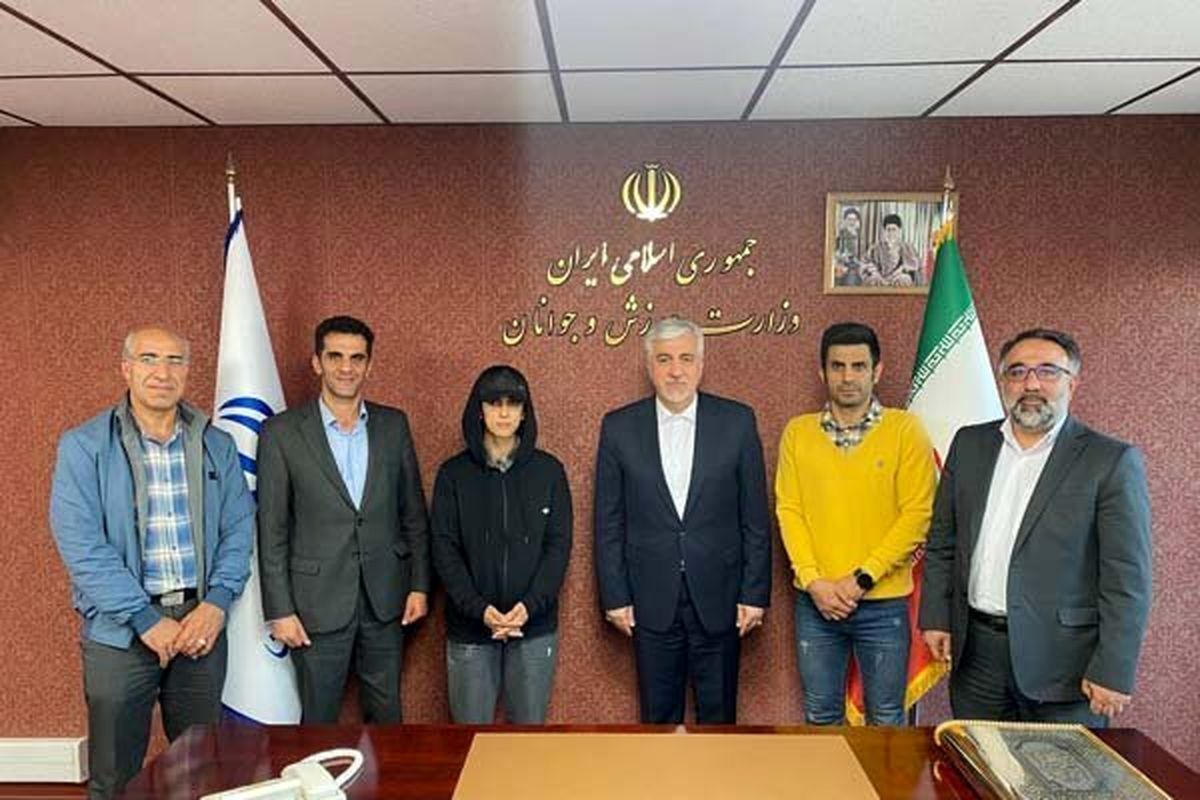 وزیر ورزش: در جلسه‌ام با خانم رکابی یک تار موی وی بیرون نبود و 2 کلاه بر سر داشت/ فرضیه حذف تیم ملی فوتبال ایران بی‌پایه و اساس بود