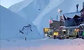 هم اکنون برف در آشکده کندوان جاده چالوس/ ویدئو