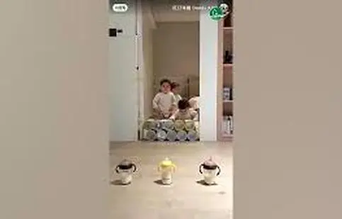 استعداد عجیب کودکی که همه را شگفت‌زده کرد/ ویدئو 