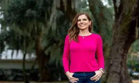 انتشار عکس‌های منشوری زن نماینده در مجلس  