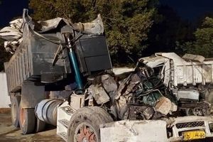 مسدود شدن گردنه دخان همدان به علت تصادف ۲ دستگاه کامیون