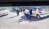 ضرب و شتم یک «خانم راننده» توسط یک آقا در کرج / ویدئو