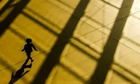 بازگشت کودک گم شده به آغوش خانواده‌اش