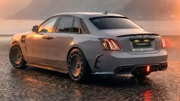 نمای عقب رولزرویس گوست منصوری