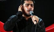 لحظه اعلام خبر حضور رهبر انقلاب در مراسم  حسینیه امام خمینی(ره) در هیئت عبدالله‌بن‌حسن(ع)