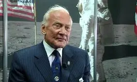 عکس روز ناسا؛ فضانورد ماموریت «آپولو ۱۱» در کنار لرزه‌سنج ماه

