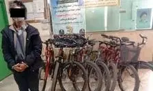 شکار مرد ژولیده در قاب دوربین های شهری 