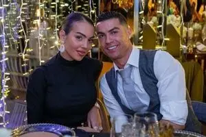 هجوم هزاران هوادار کریستیانو به عروس سرگردان؛ آنها تصور می‌کردند مراسم ازدواج رونالدو و جورجینا است