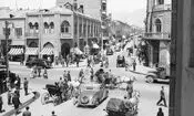 سفر در زمان؛ «خانم افسر راهنمایى و رانندگى» در حال جریمه یک خودرو در تهران؛ سال 56 