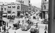 سفر در زمان؛ «خانم افسر راهنمایى و رانندگى» در حال جریمه یک خودرو در تهران؛ سال 56 