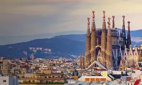 کار جالب شهروند اسپانیایی برای شاد نگه داشتن همسایگانش/ ویدئو