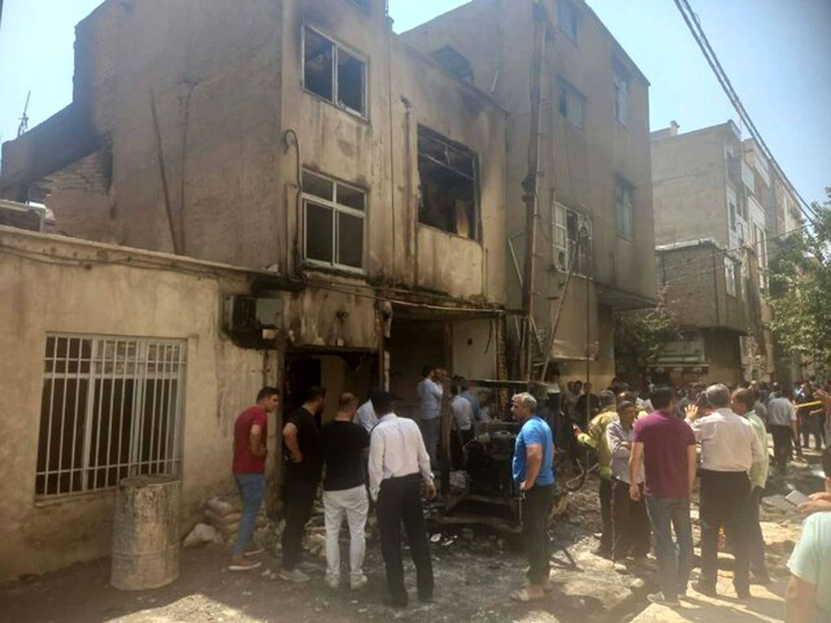 انفجار و آتش‌سوزی خانه‌ای قدیمی در جنوب غرب تهران/ ویدئو

